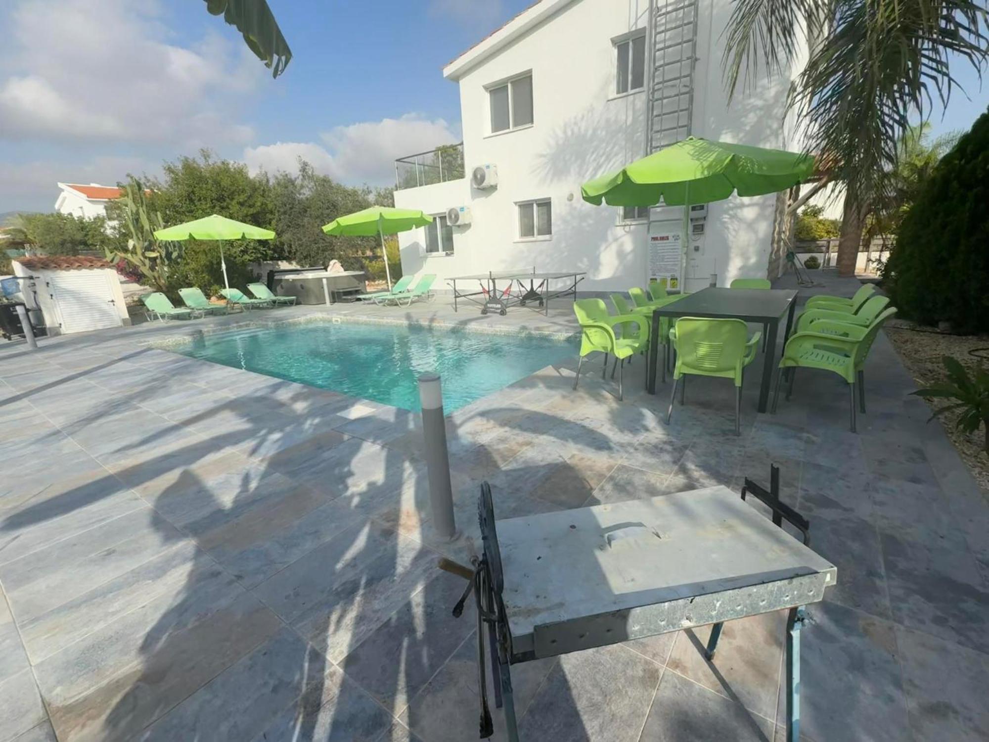 Villa Coralia Gardens 1Km From Coral Bay Beach Extérieur photo