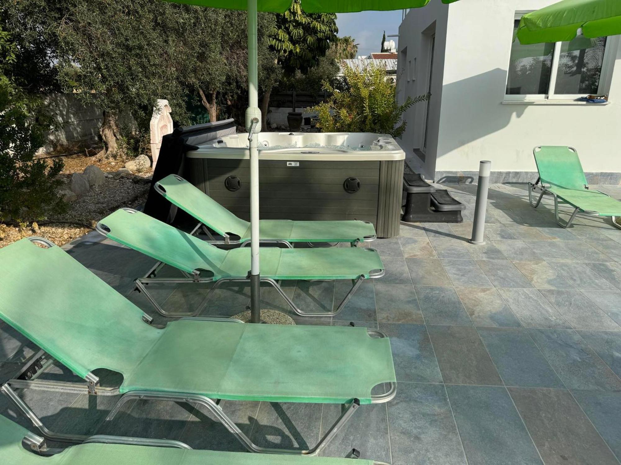 Villa Coralia Gardens 1Km From Coral Bay Beach Extérieur photo